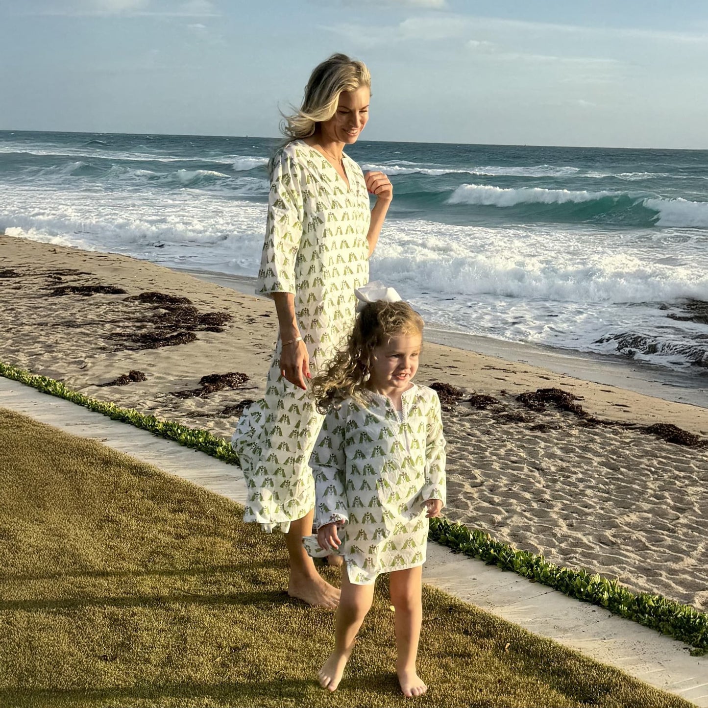 Parrots in Love Long Cover Up